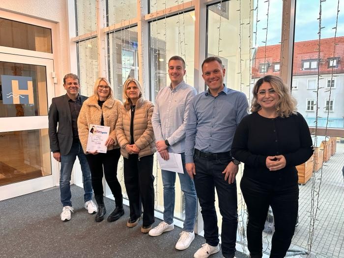 Gruppenbild der Siegerteams im Rathaus 