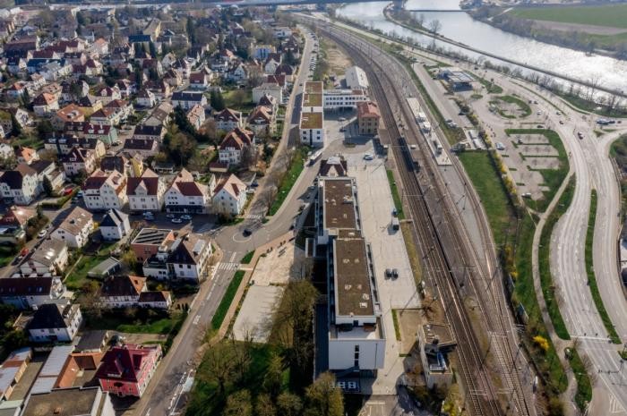 Foto: Stadt Neckarsulm Luftbild des Bahnhofs Neckarsulm mit Gleisanlagen
