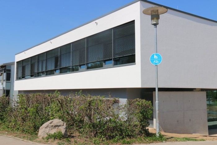 Außenansicht des Mensagebäudes der Grundschule Amorbach 