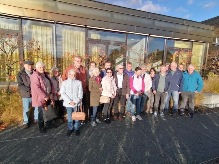 Gruppenfoto der Grünpaten im Außenbereich der vhs Foto: Stadt Neckarsulm