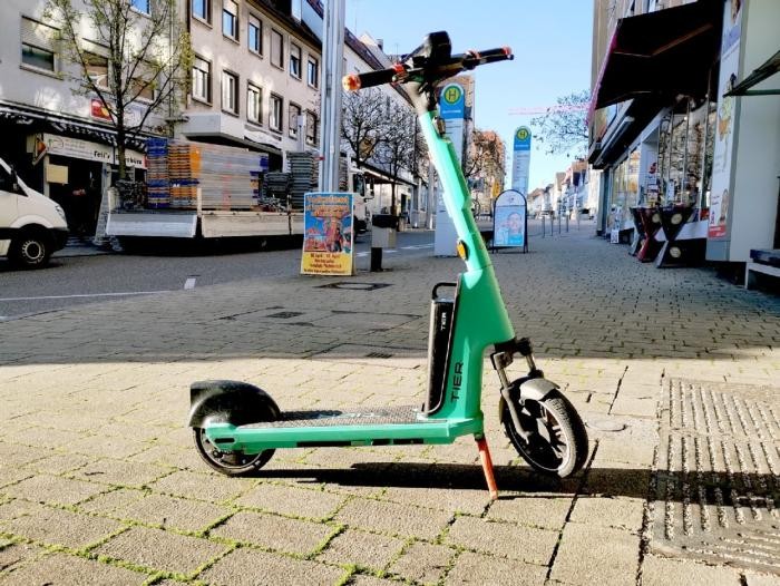 Ein E-Scooter steht auf dem Bürgersteig, Foto: Stadt Neckarsulm