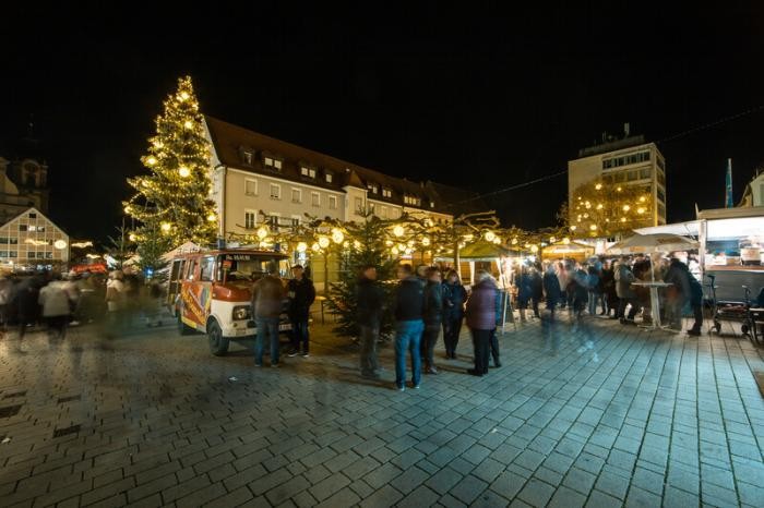 Am ersten Adventswochenende veranstaltet das Citymanagement Neckarsulm den traditionellen Weihnachtsmarkt „Neckarsulmer Adventszauber“ dieses Jahr an drei Tagen in der Innenstadt. Am ersten Adventswochenende veranstaltet das Citymanagement Neckarsulm den traditionellen Weihnachtsmarkt „Neckarsulmer Adventszauber“ dieses Jahr an drei Tagen in der Innenstadt.